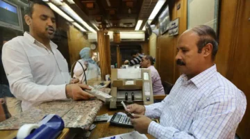 استقرار ملحوظ.. سعر صرف الدولار أمام الجنيه داخل البنوك المصرية بتعاملات الأربعاء